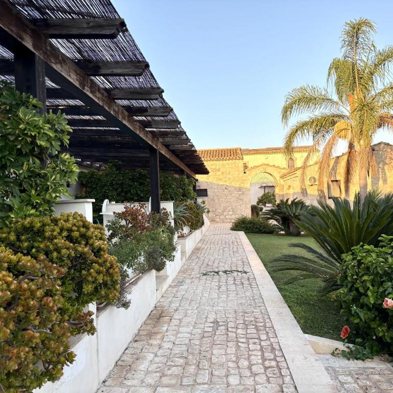 Torre Dantona Country Suites - One-Bedroom Apartment with Garden View - 12