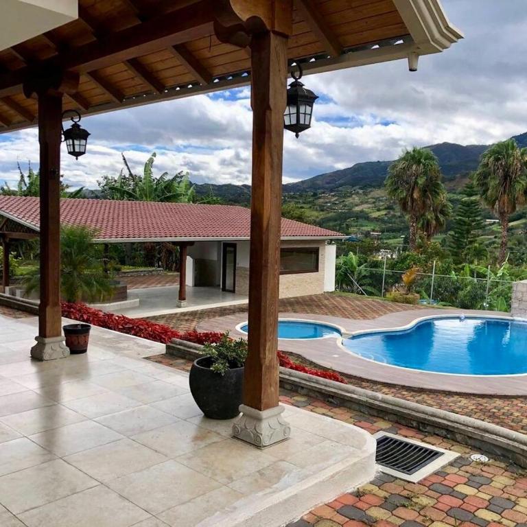 Casa de campo con piscina - Villa - 9