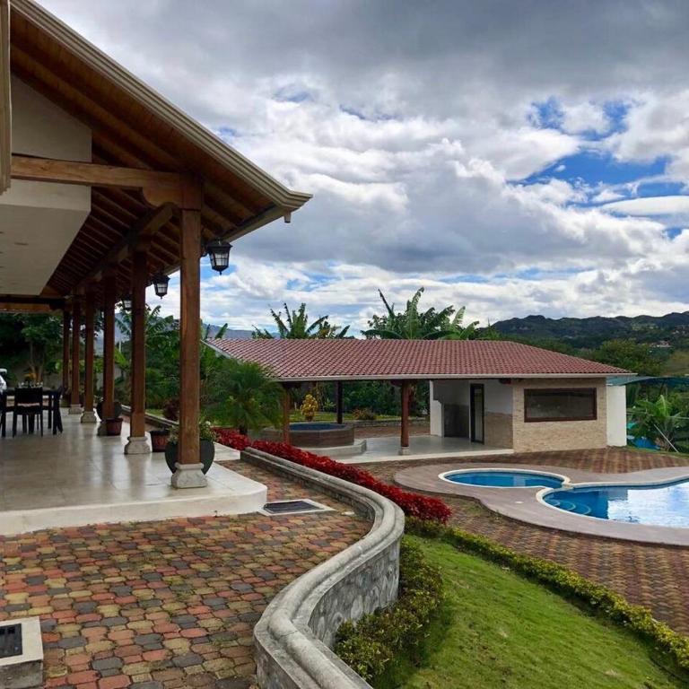 Casa de campo con piscina - Villa - 14