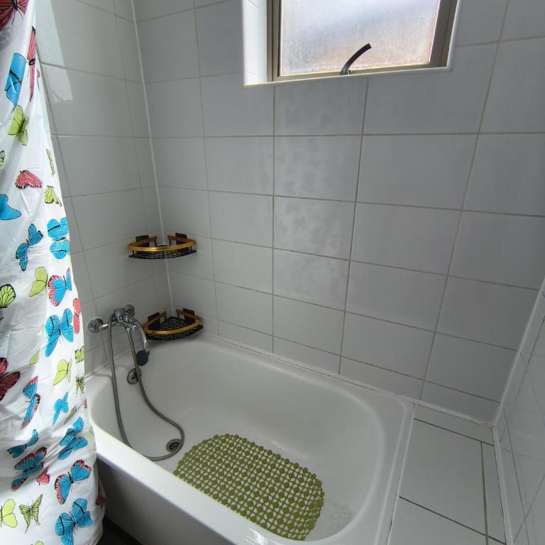 Casa con estacionamiento linares - Three-Bedroom House - 29