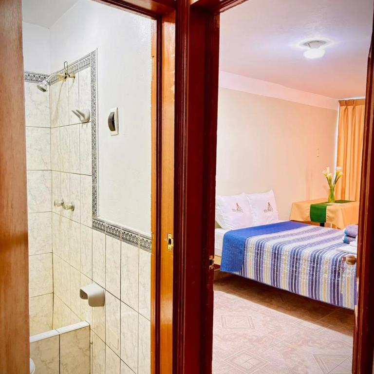 Hospedaje Carrasco Cajamarca - Habitación Individual con baño compartido - 2