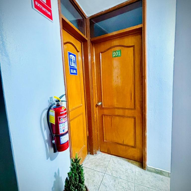 Hospedaje Carrasco Cajamarca - Habitación Doble con baño compartido - 2 camas - 4