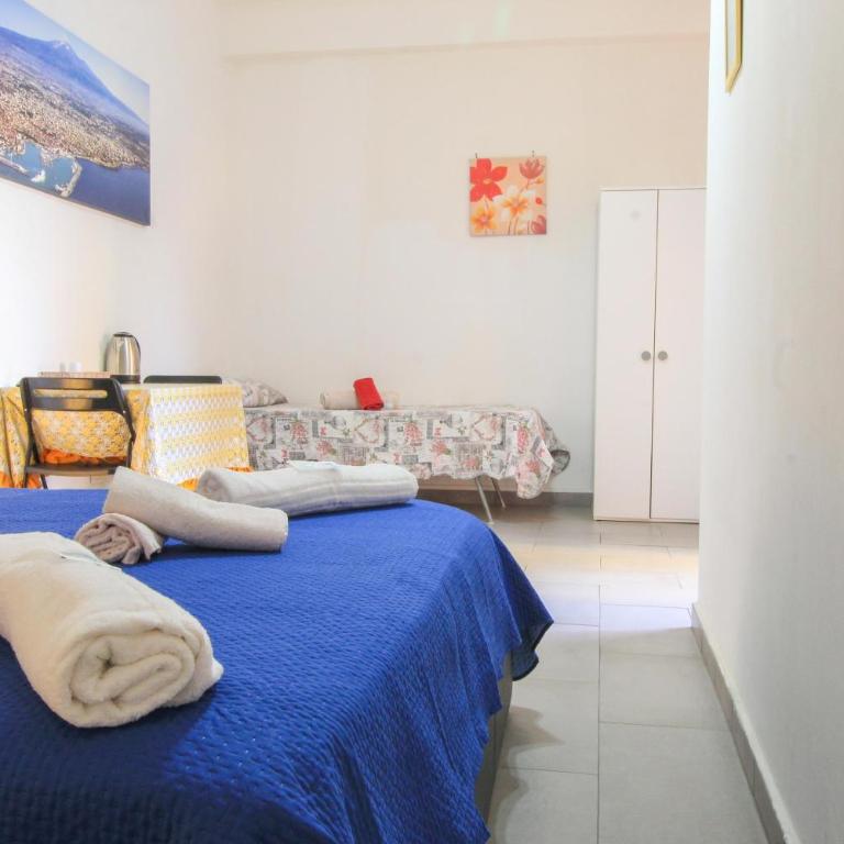 BED&FLY NEAR AIRPORT CATANIA FONTANAROSSA BAGNO PRIVATO In CAMERA - Quadruple Room with Private Bathroom - 10