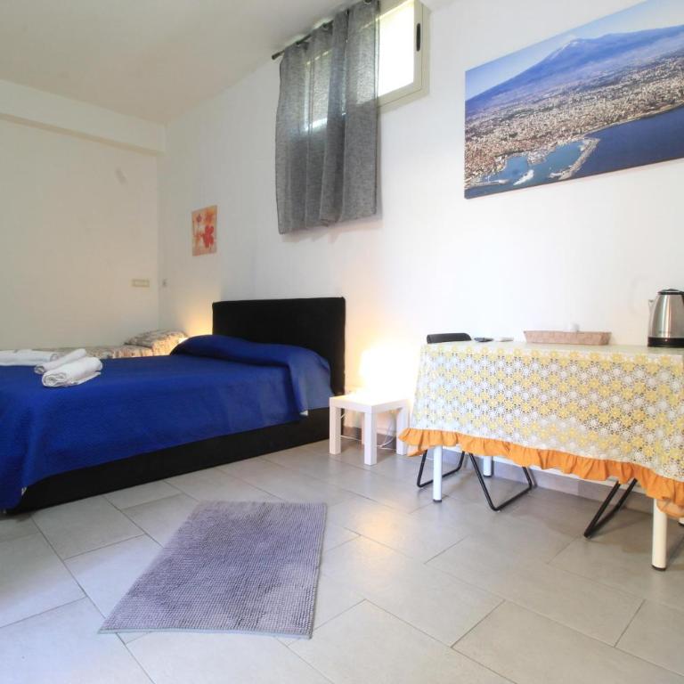 BED&FLY NEAR AIRPORT CATANIA FONTANAROSSA BAGNO PRIVATO In CAMERA - Quadruple Room with Private Bathroom - 8