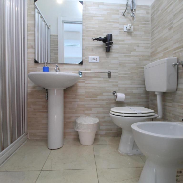 BED&FLY NEAR AIRPORT CATANIA FONTANAROSSA BAGNO PRIVATO In CAMERA - Double Room with Private Bathroom - 23
