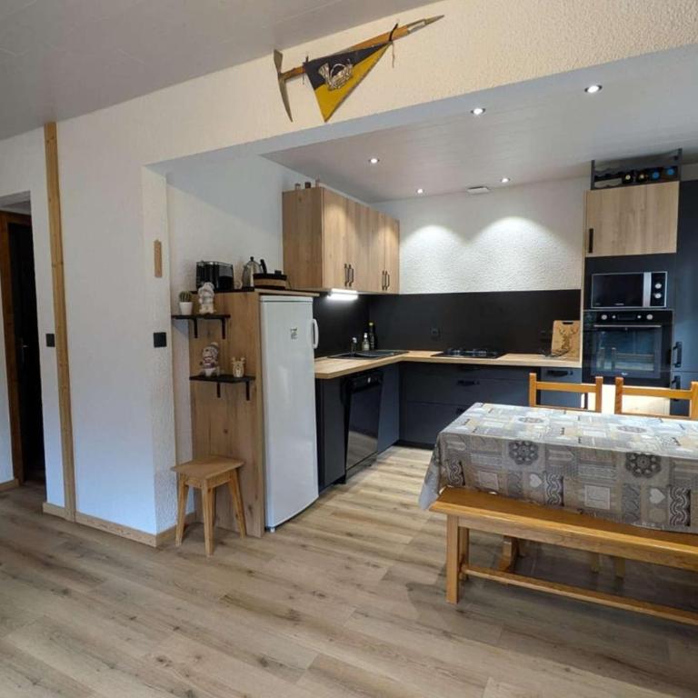 Appartement cosy 2 chambres, mezzanine, jusqu'à 8 pers, Arêches-Beaufort - Two-Bedroom Apartment - 1