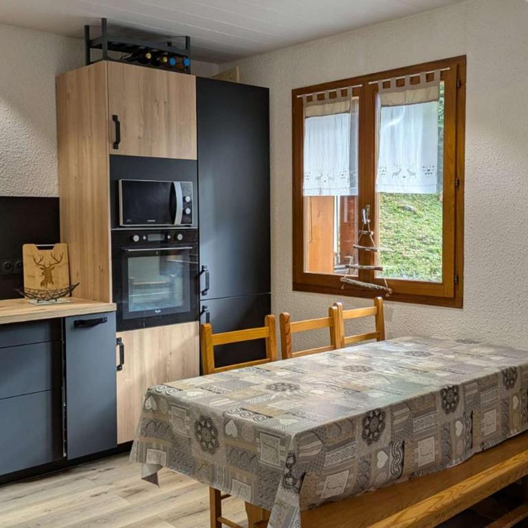 Appartement cosy 2 chambres, mezzanine, jusqu'à 8 pers, Arêches-Beaufort - Two-Bedroom Apartment - 4