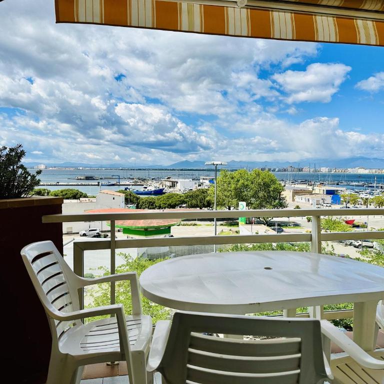 Apartamento acogedor con terraza en el corazón de Roses - ES-258-160 - Apartamento - 3