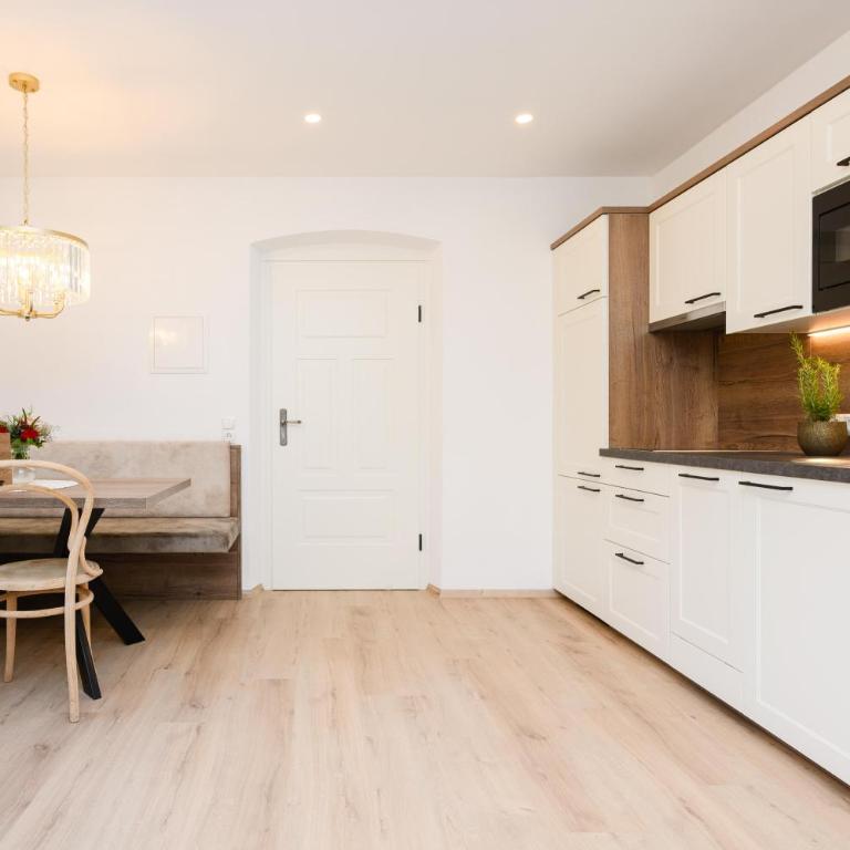 Villa Edelweiß - Apartment mit Aussicht und Balkon - 8