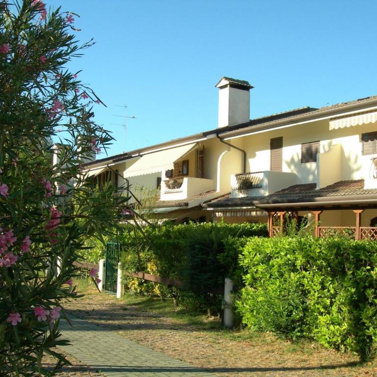 Relax in a villa with private garden - Villa - 19