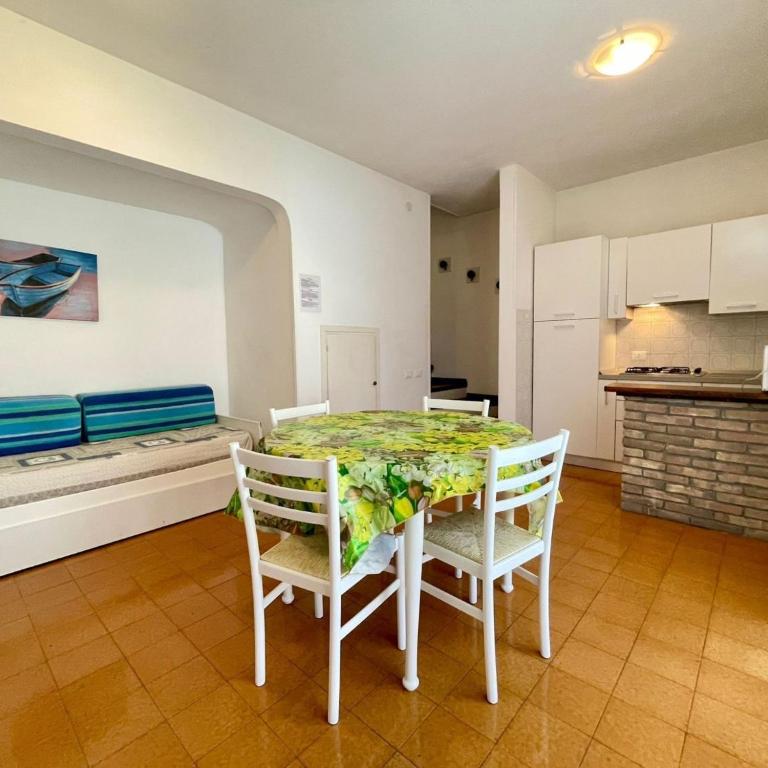 Relax in a villa with private garden - Villa - 8