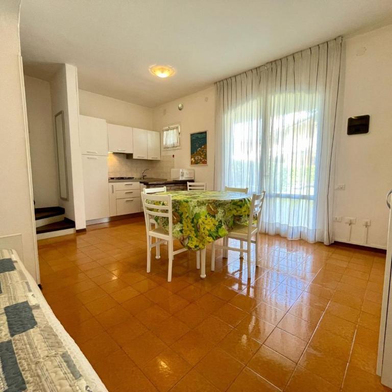 Relax in a villa with private garden - Villa - 2