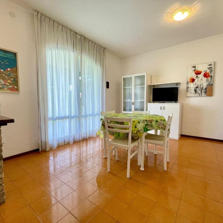Relax in a villa with private garden - Villa - 11