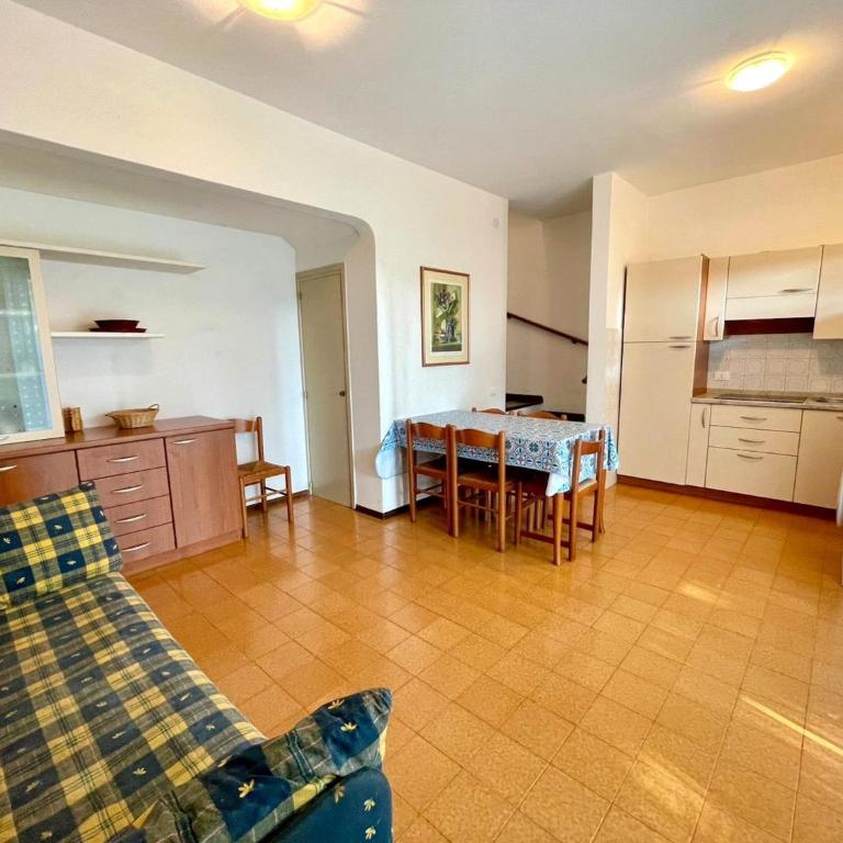 Comfortable house with shared pool - Villa - 2