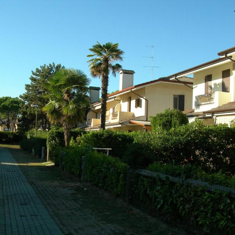 Comfortable house with shared pool - Villa - 12