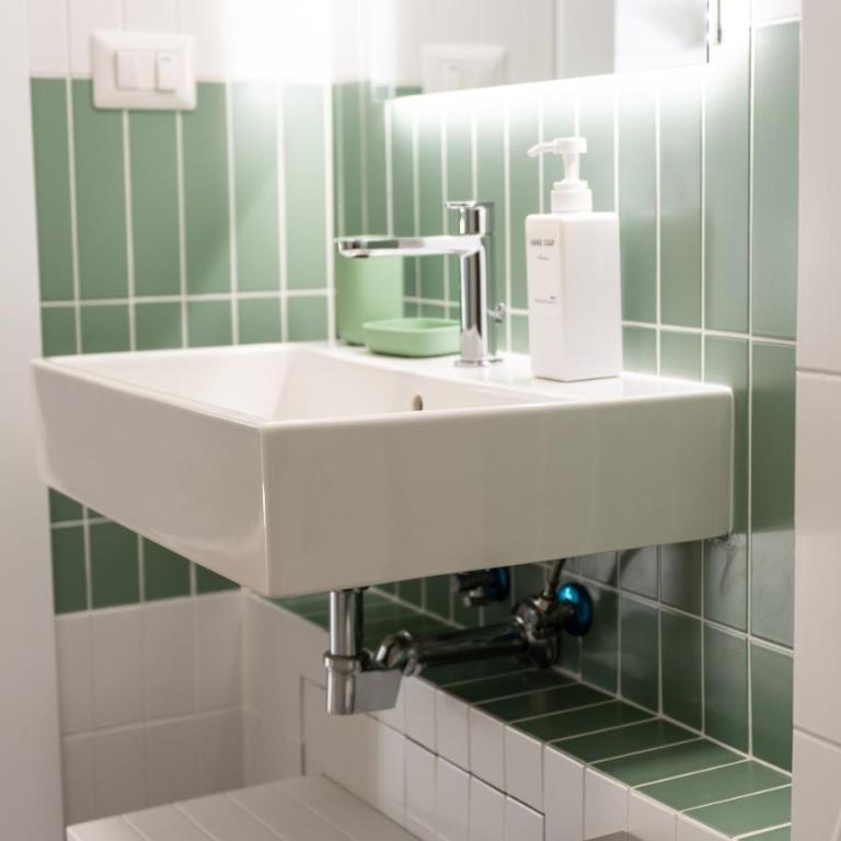 Studio a 15' dalla Stazione Trastevere - AC e WiFi - Appartamento con 1 Camera da Letto - 15