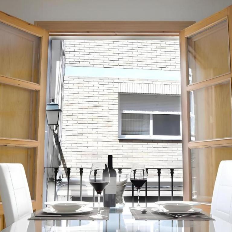 Apartamentos Silleria - A 4 min de la Catedral de Granada - Two-Bedroom Deluxe Apartment with Balcony - 12