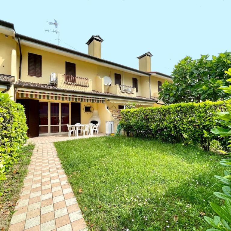 Spacious house with garden and pool - Villa - 1