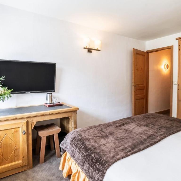 La Maison Hôtel Les Peupliers - Chambre Double avec Balcon Vue sur le Lac - 1
