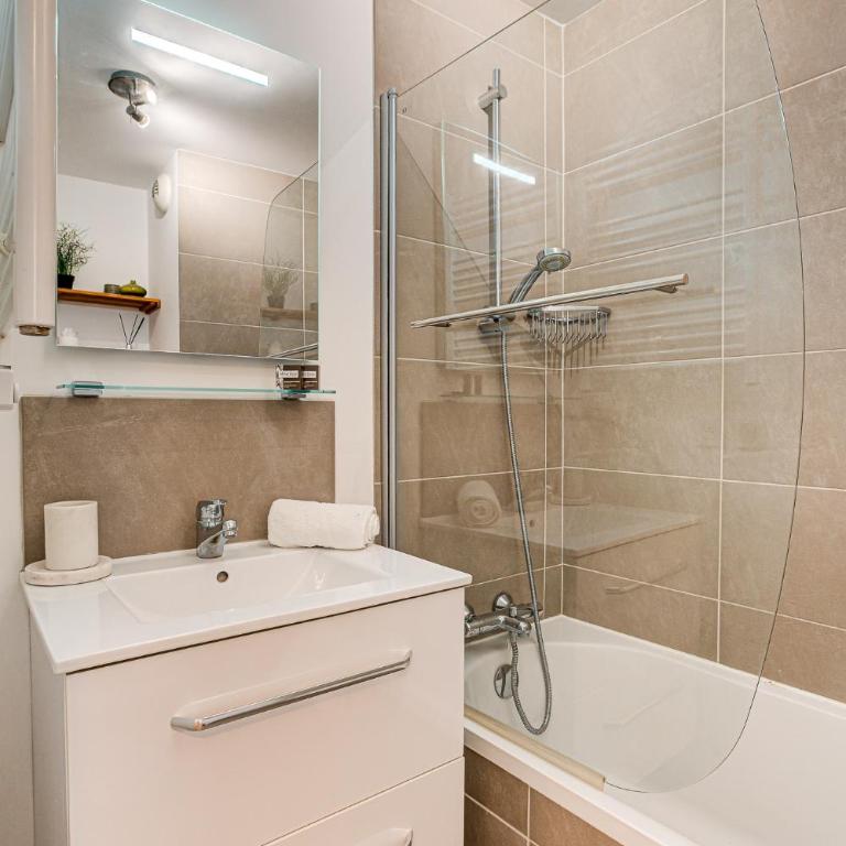 Apartment Fermes du Montenvers B11, Alpes Agency, Central Chamonix, Sleeps 4 - Appartamento con 2 Camere da Letto - 20