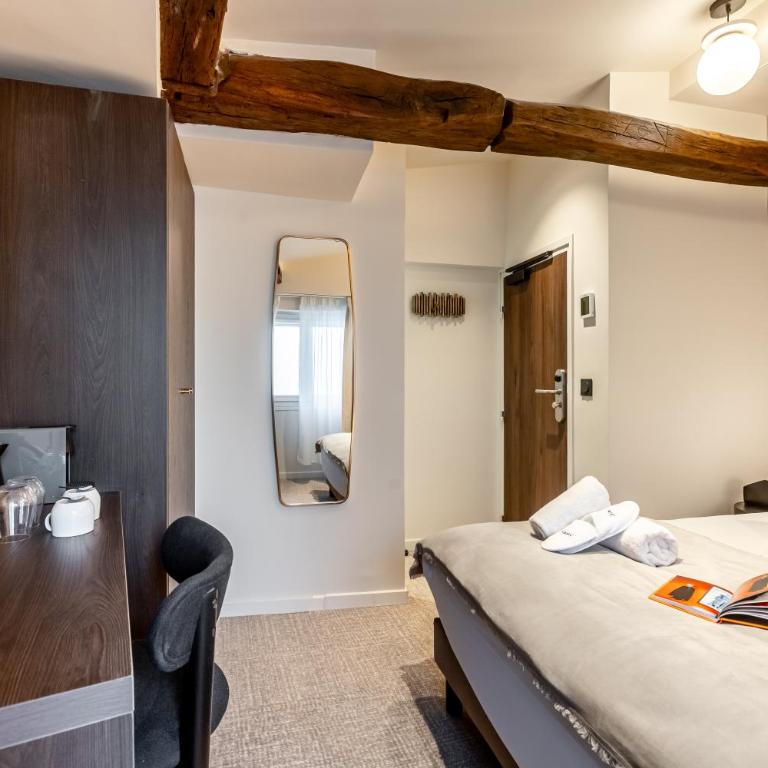 Le White by Sweett - Top Floor Small Double Room - Partial stair access - 7