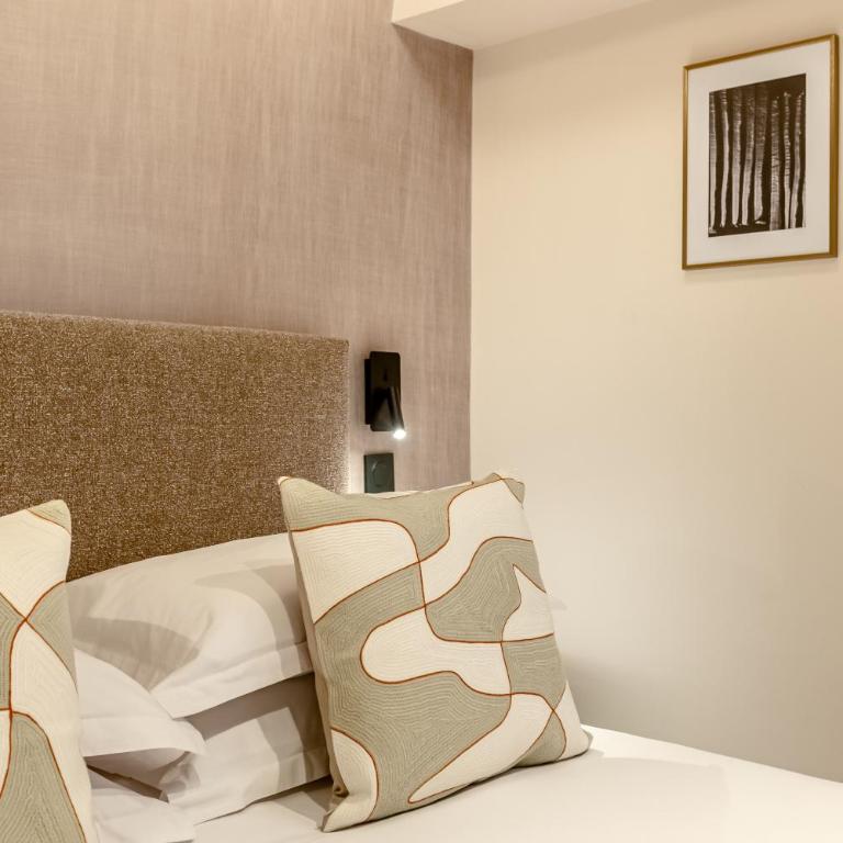 Le White by Sweett - Top Floor Small Double Room - Partial stair access - 5