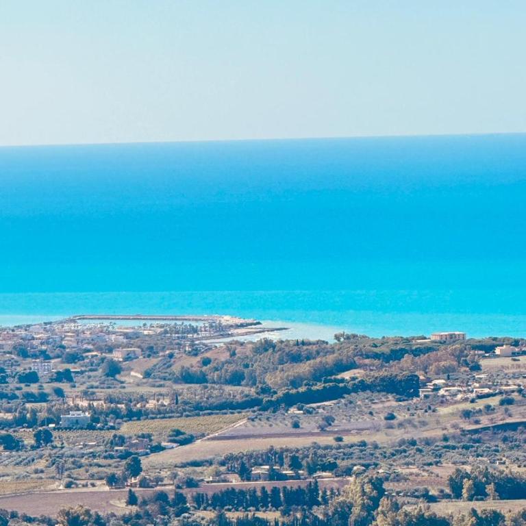 B&B MiraValle Agrigento - Camera Matrimoniale con Balcone e Vista Mare - 4
