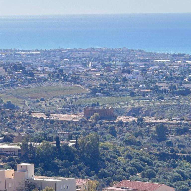 B&B MiraValle Agrigento - Camera Matrimoniale con Balcone e Vista Mare - 2