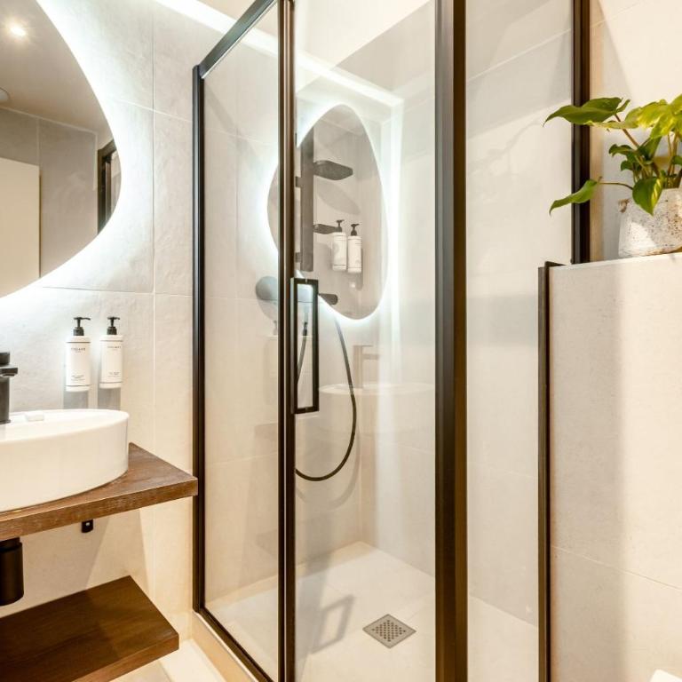 Le White by Sweett - Top Floor Double Room - Partial stair access - 3