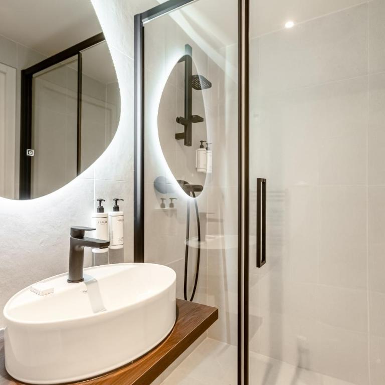 Le White by Sweett - Top Floor Double Room - Partial stair access - 10