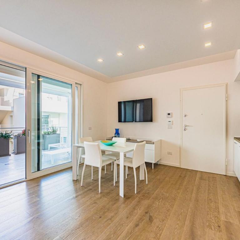 Stylish Poolside Apartment, Jesolo-Venice - Appartamento con 2 Camere da Letto - 10
