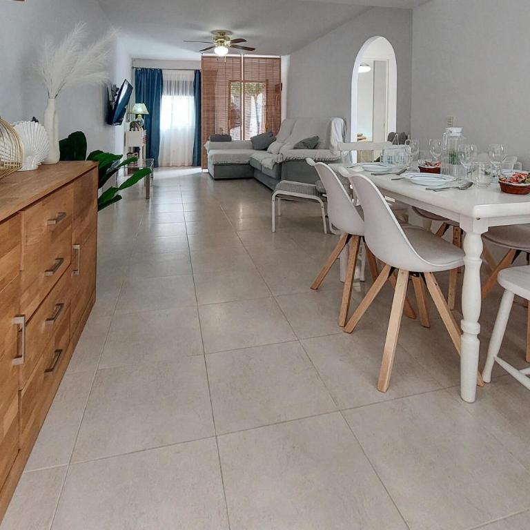 Beautiful Home In Fuengirola With Wifi - Casa de vacaciones de 2 dormitorios - 4