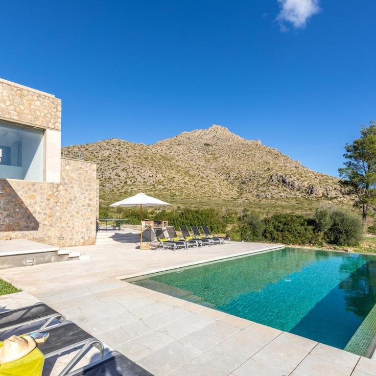 Unique villa nestled between mountains - Villa - 20