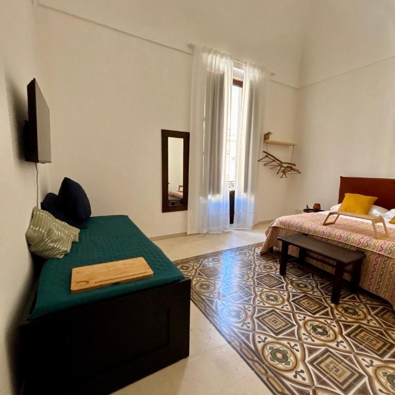 Palazzo Conserva - Camera Matrimoniale con Bagno Privato Esterno - 3