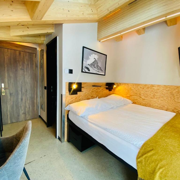 Peaky Riders Self Check-in Hotel - Doppelzimmer mit Bergblick - 2