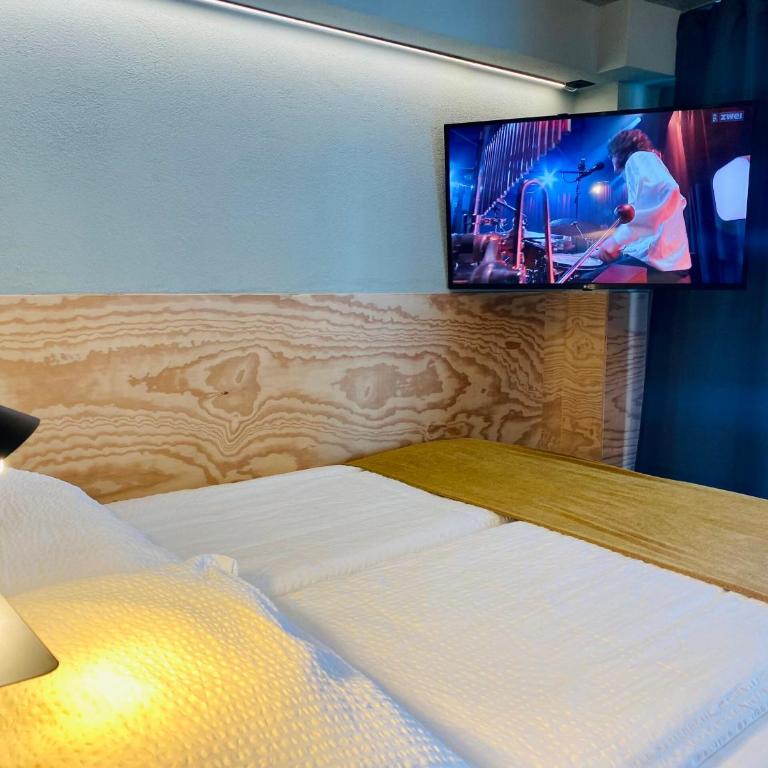 Peaky Riders Self Check-in Hotel - Doppelzimmer mit Bergblick - 3