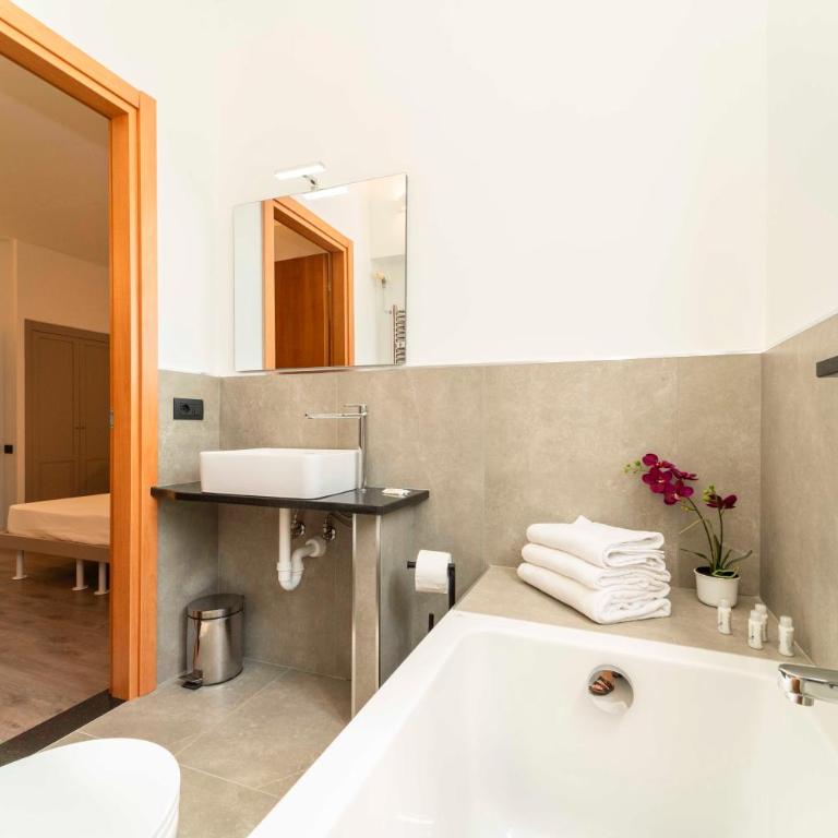 Residenza Carducci - Quadruple Room with Private Bathroom - 6
