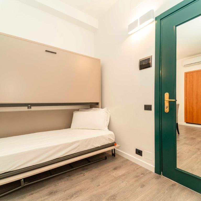 Residenza Carducci - Quadruple Room with Private Bathroom - 11