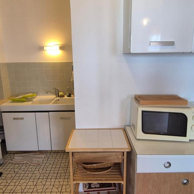 Appartement vue mer exceptionnelle plage à 1 min, parking privé, 6 pers - Two-Bedroom Apartment - 9