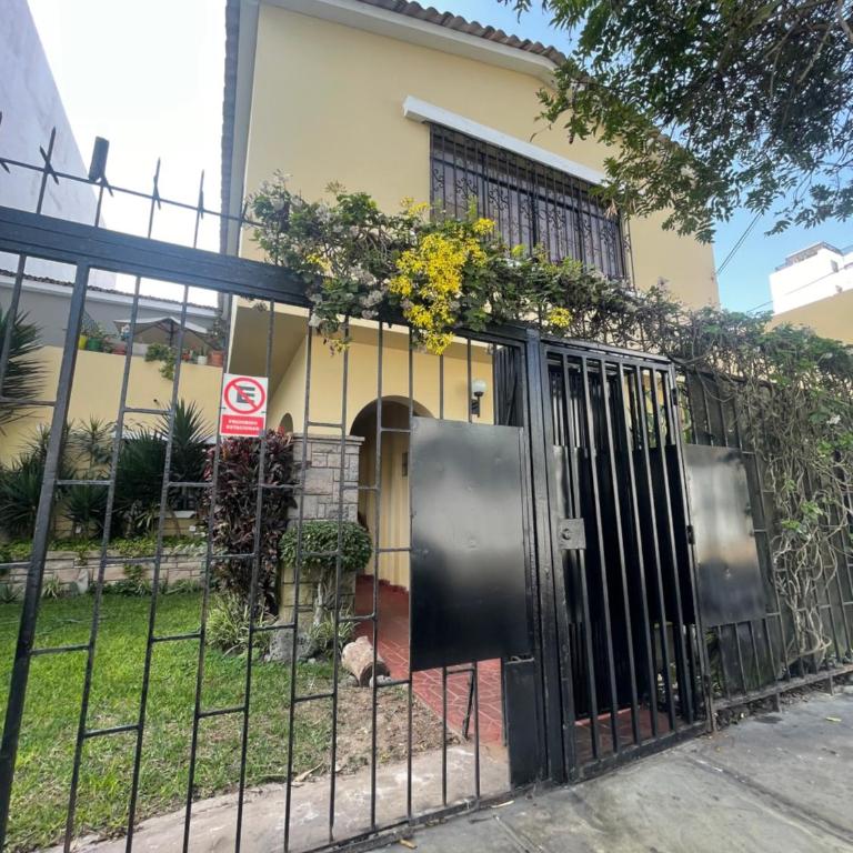 miraflores lighthouse 1 Block from the Beach and near to everything - Double Room with Garden View - 2