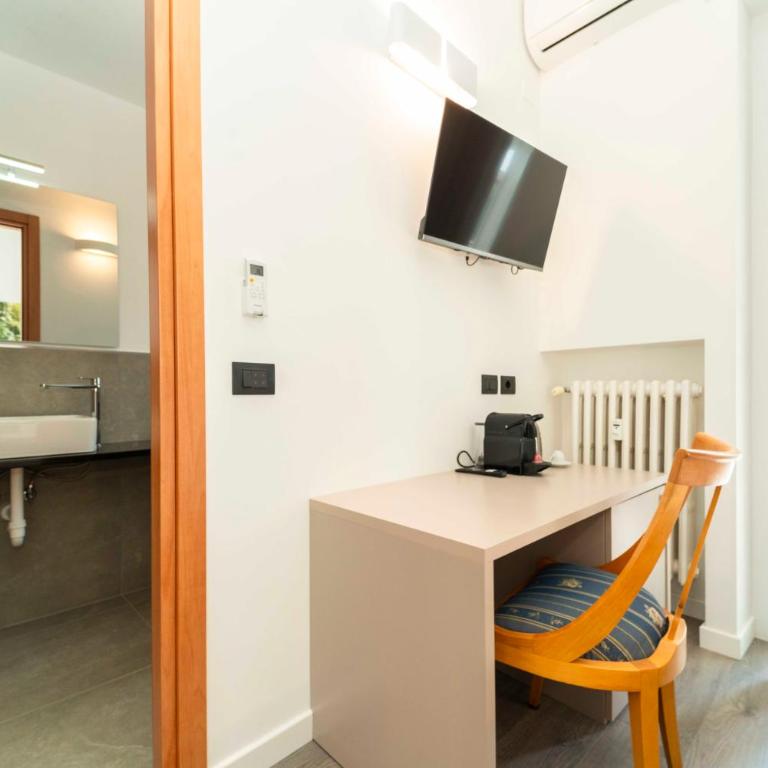Residenza Carducci - Single Room with Private Bathroom - 9