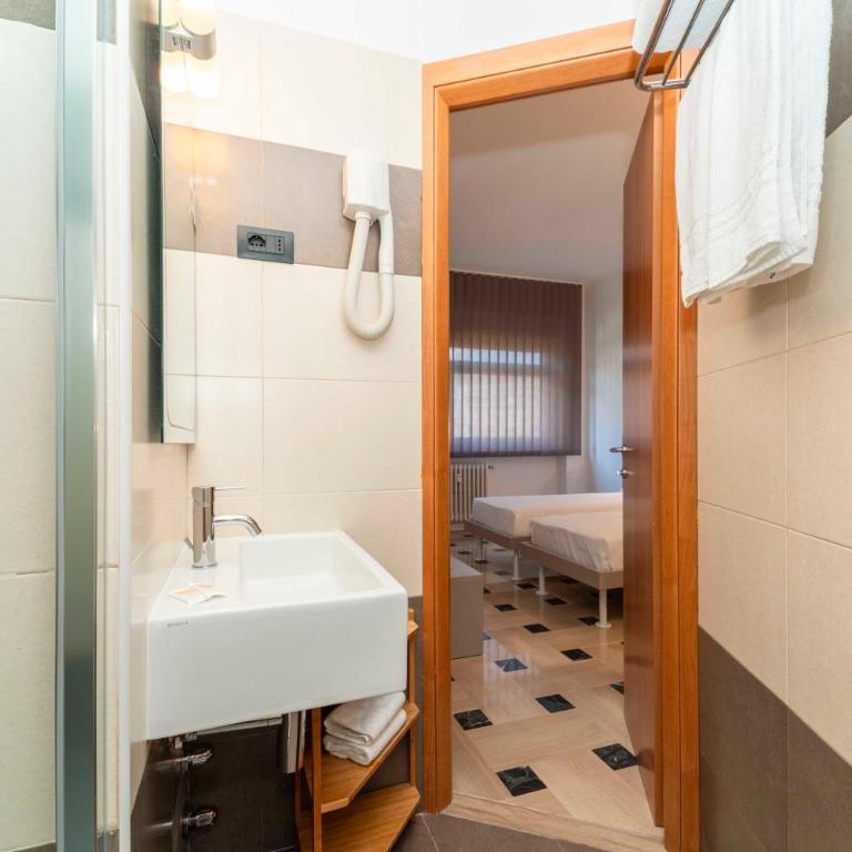 Residenza Carducci - Quadruple Room with Private Bathroom - 1