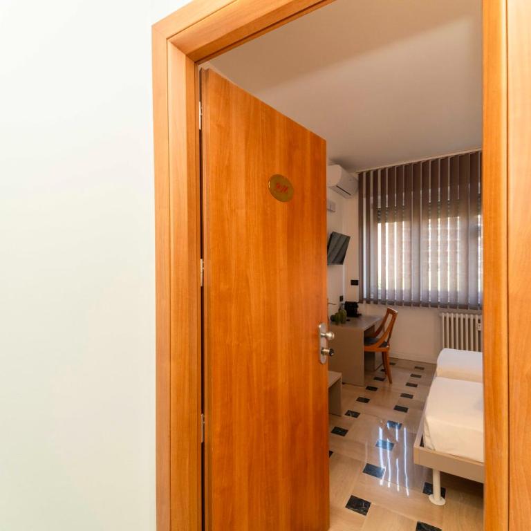 Residenza Carducci - Quadruple Room with Private Bathroom - 28