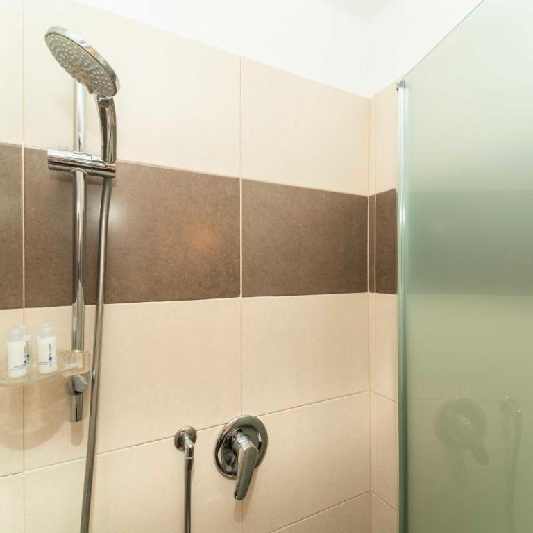 Residenza Carducci - Double Room with Private Bathroom - 5