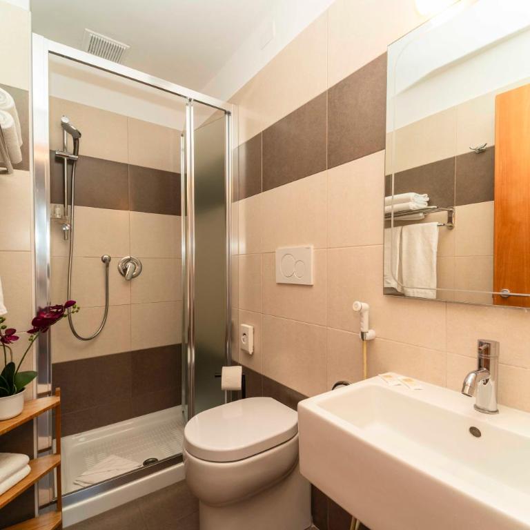 Residenza Carducci - Double Room with Private Bathroom - 6
