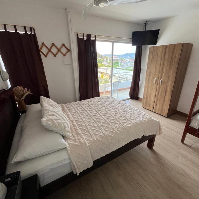 Bahia B&B - Quadruple Room with Balcony - 6