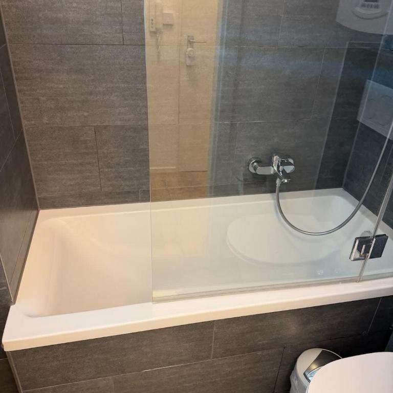 GoldenKey-Suites - Spacious Luxury Apartment in the Heart of Augsburg Old Town - Premium Open-Plan Kitchen - Appartement - 18