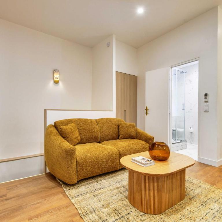 BEAUFITUL APMT - AC -2BR-6P- NOTRE DAME - Apartment - 1