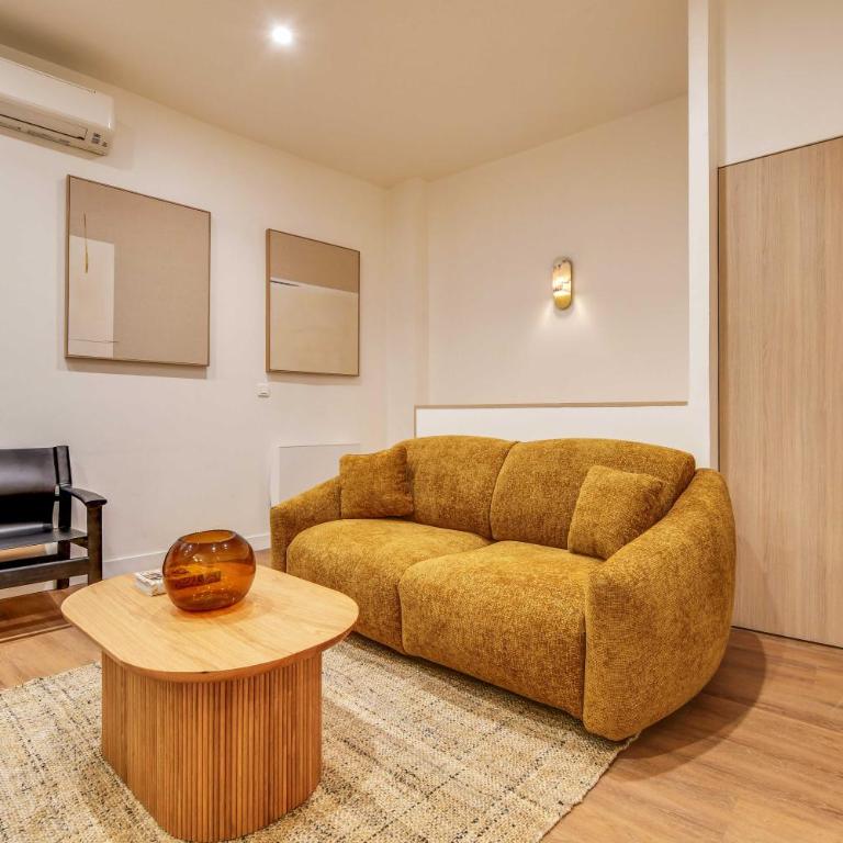 BEAUFITUL APMT - AC -2BR-6P- NOTRE DAME - Apartment - 6