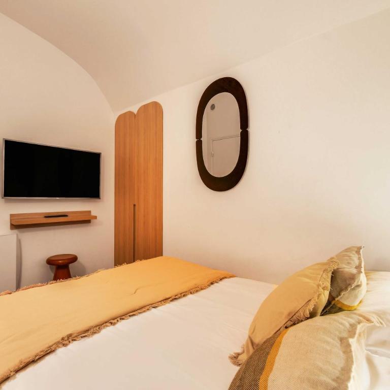 BEAUFITUL APMT - AC -2BR-6P- NOTRE DAME - Apartment - 11